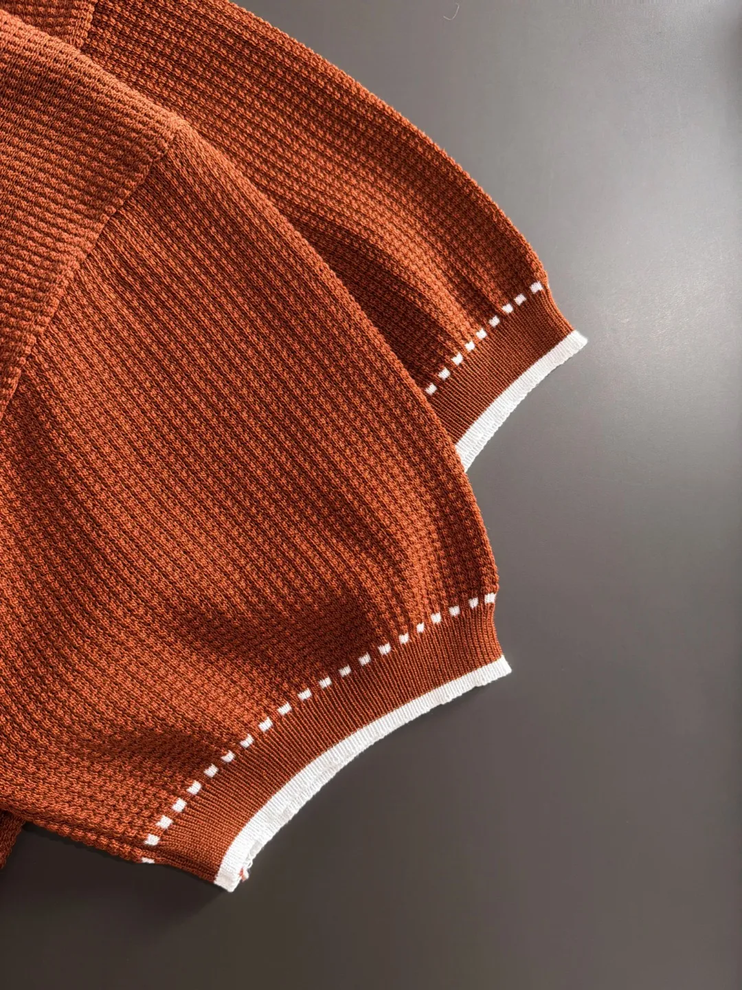 Next day shipment High Quality BC 2026 Summer New Arrival men's short-sleeved T-shirt Made of combed cotton yarn knitted cotton fabric, pure cotton high-weight special yarn, it feels full of weight when weighed, and the upper body is more textured than ordinary T-shirts. This texture can cope with the weather easily and is suitable for both hot and cold! The pattern on the chest adopts three-dimensional embroidery technology, and is perfectly produced stitch by stitch with reference to the original version! Loose fit design, looks noble. Size: M to XXXL